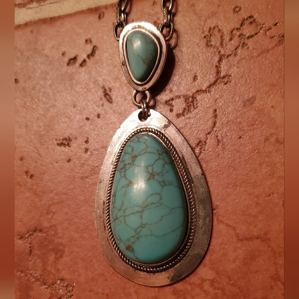 Southwestern Silver And Tourquois color necklace